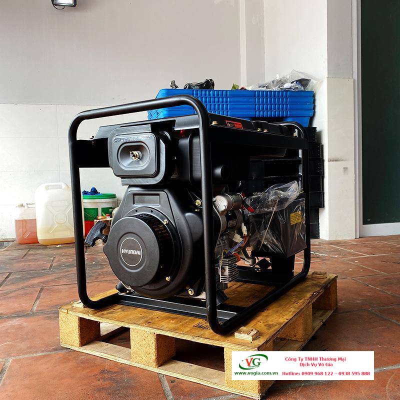 Máy phát điện 6kW – 6.6kW chạy xăng 3 pha Hyundai HY9000LE